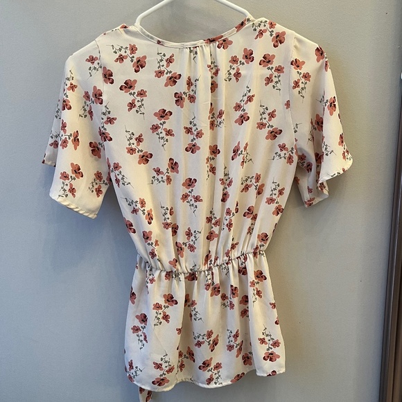 Sienna Sky floral wrap shirt XS - Picture 2 of 4